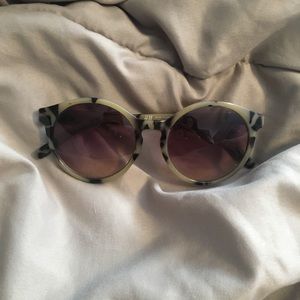 GREEN TURTLE SHELL PATERN SUN GLASSES